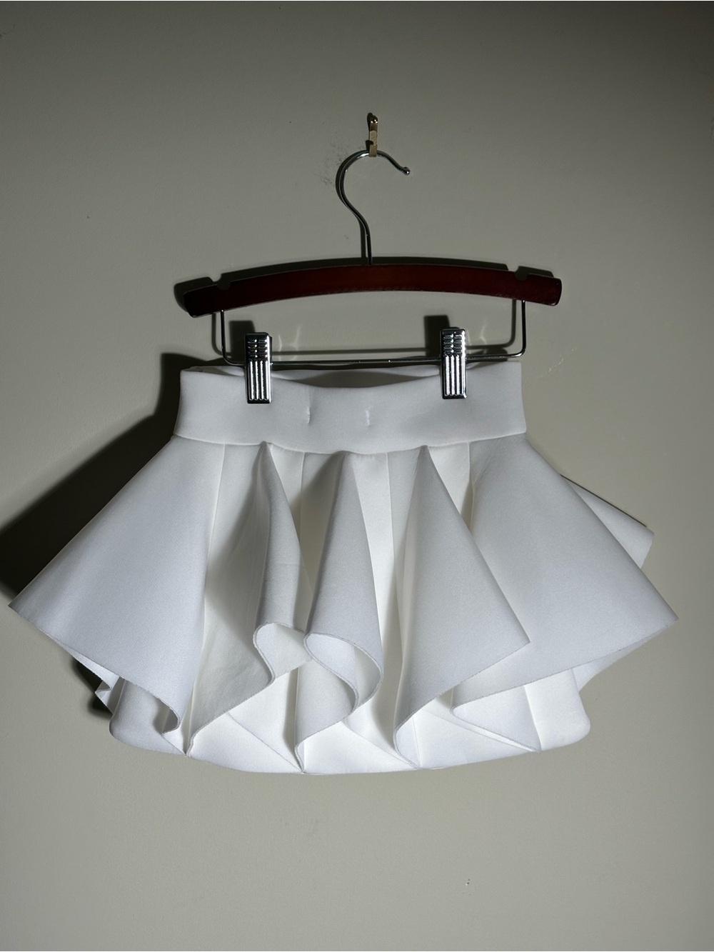 Nikolia Kids Architectural White Neoprene Concertina Ruffle Skirt Size 2-4Y